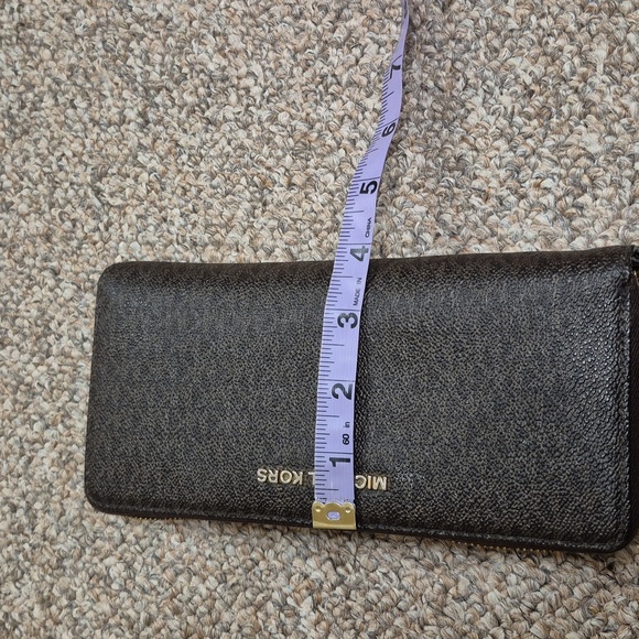 Michael Kors Large Wristlet Wallet GUC - Picture 9 of 16